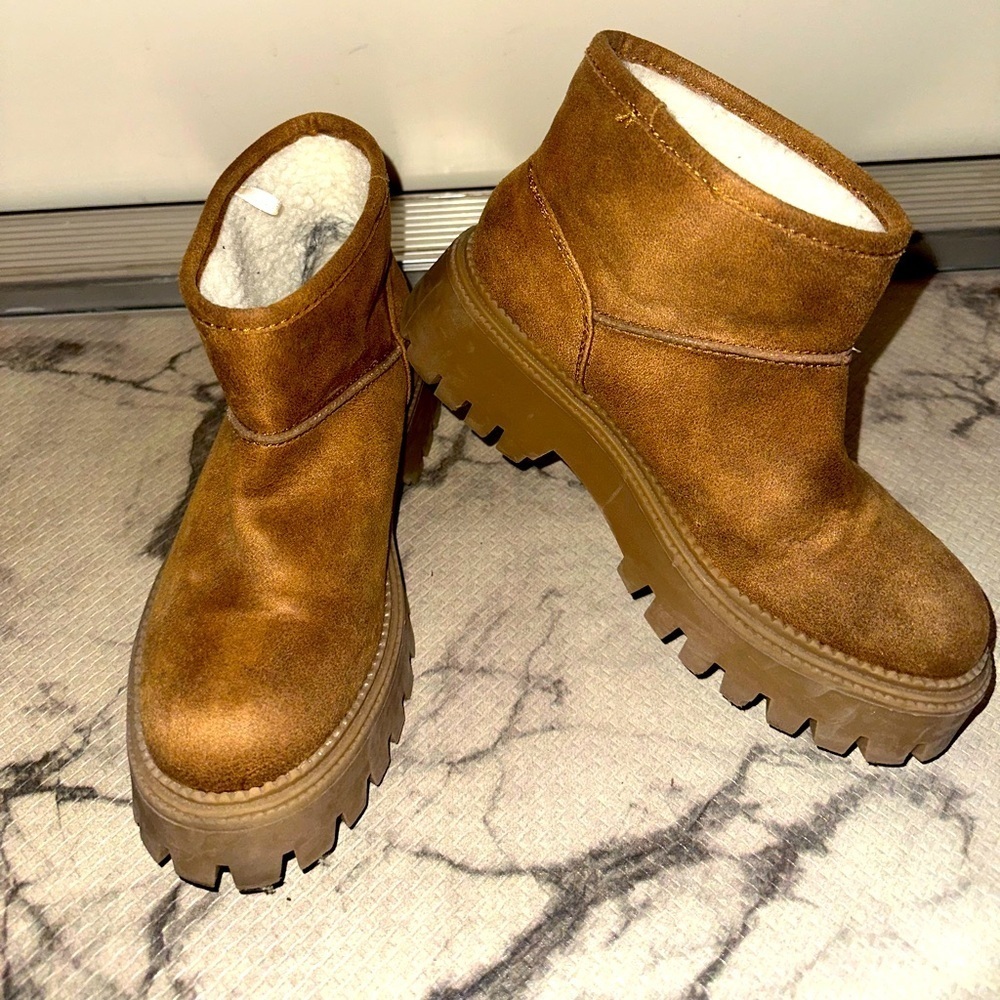 Dv dolce vita brown short ankle faux fur lined winter boots 6.5